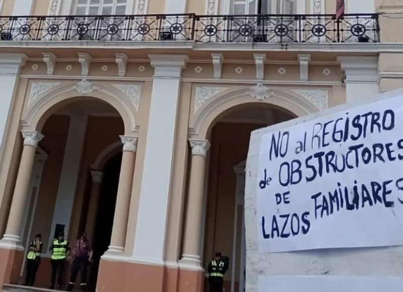 Protesta contra Durand por meterse con niños